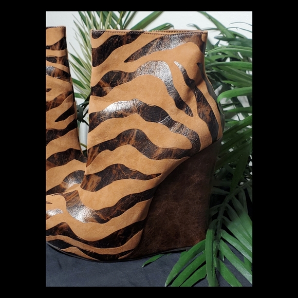 CATHY JEAN ANIMAL PRINT WEDGE - Picture 3 of 5